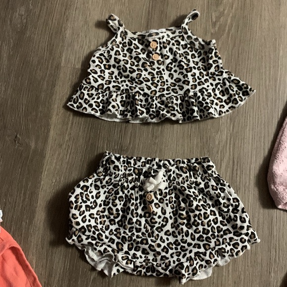 Like new baby girl 6 months clothes bundle - Picture 6 of 11